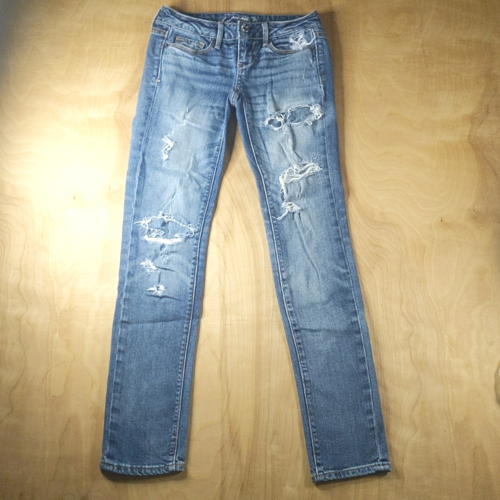 AMERICAN EAGLE Distressed Skinny Low-Rise Jeans